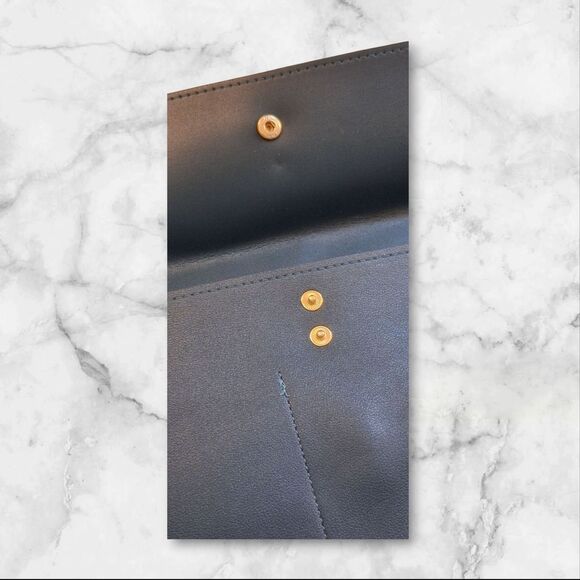 Green Envelope Clutch with Gold Snap Closure - Picture 4 of 9